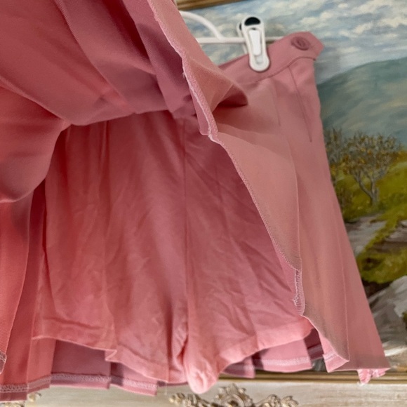 Y2K XIN YIZU Pink pleated mini skirt with shorts. Size XS NWOT - Picture 4 of 6